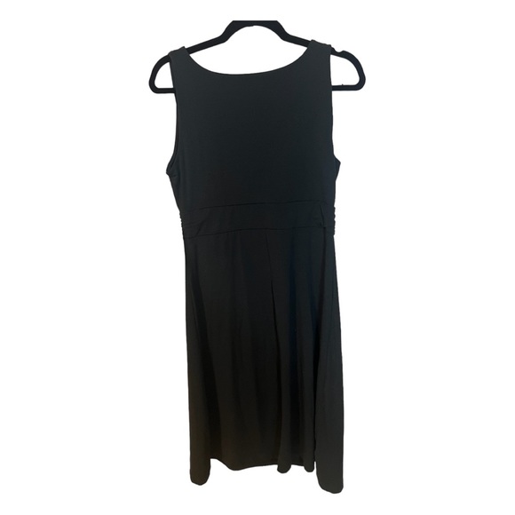 A black Eddie Bauer dress in size medium - Picture 7 of 7